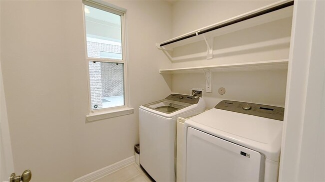 Building Photo - 28922 Hauter Wy