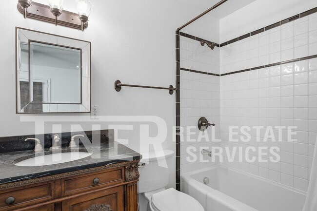 Building Photo - 657 40th St