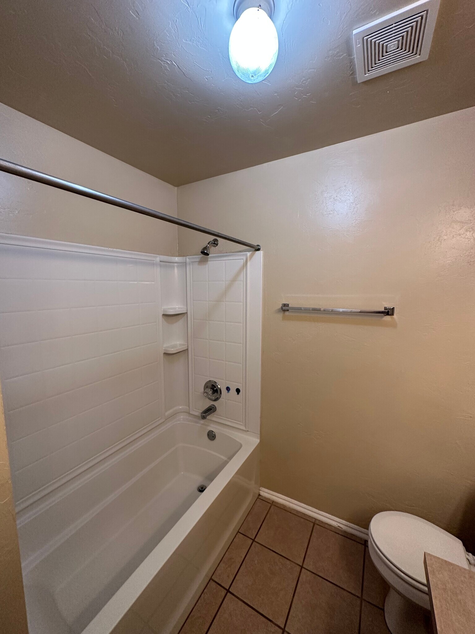 Building Photo - 809 Beechwood Way