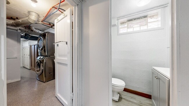 Building Photo - Lovely 3 bed/2 bath home w/2 car garage