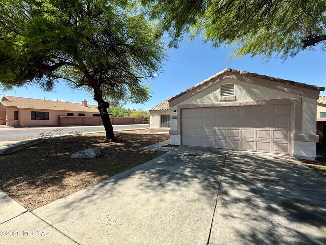 Building Photo - 2574 W Southern Star Dr