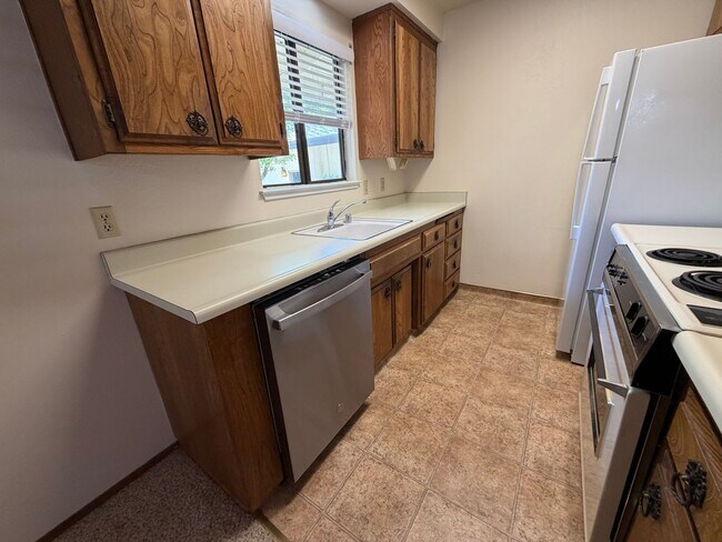 Building Photo - 7739 Southcliff Dr