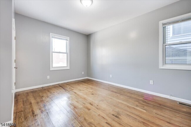 Building Photo - 342 Sanford Ave