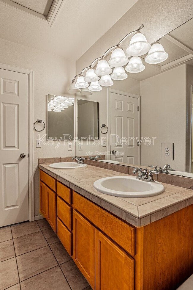 Building Photo - 3632 S Perth Cir