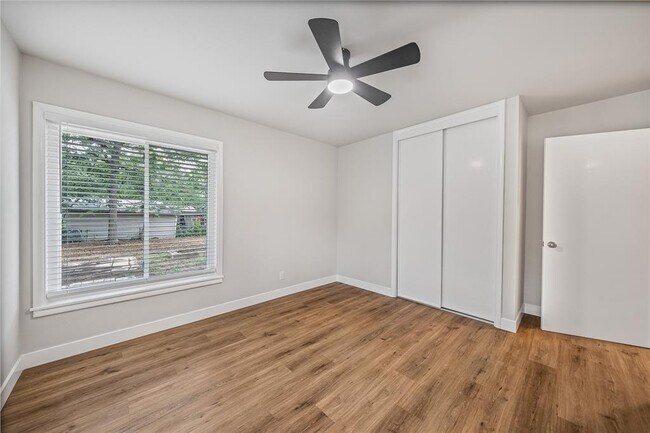Building Photo - 1309 Suffolk Dr