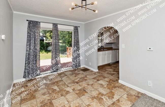 Building Photo - 713 Maxwelton Dr