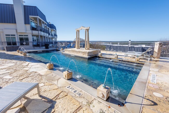 Building Photo - 3 Bed 3 Bath Condo on Lake Travis