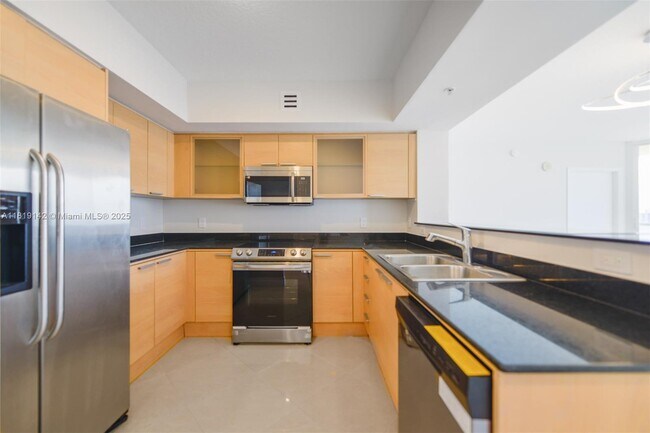 Building Photo - 16699 Collins Ave