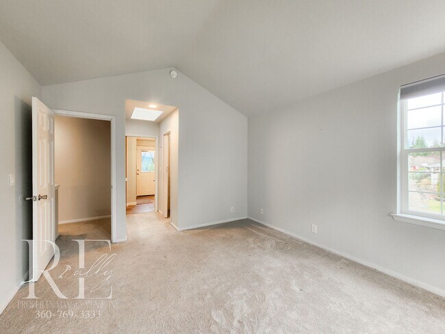 Building Photo - Modern Elegance Meets Tranquil Lakeside Living On Osprey Circle