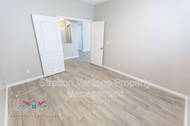 Building Photo - 16627 W McKinley St
