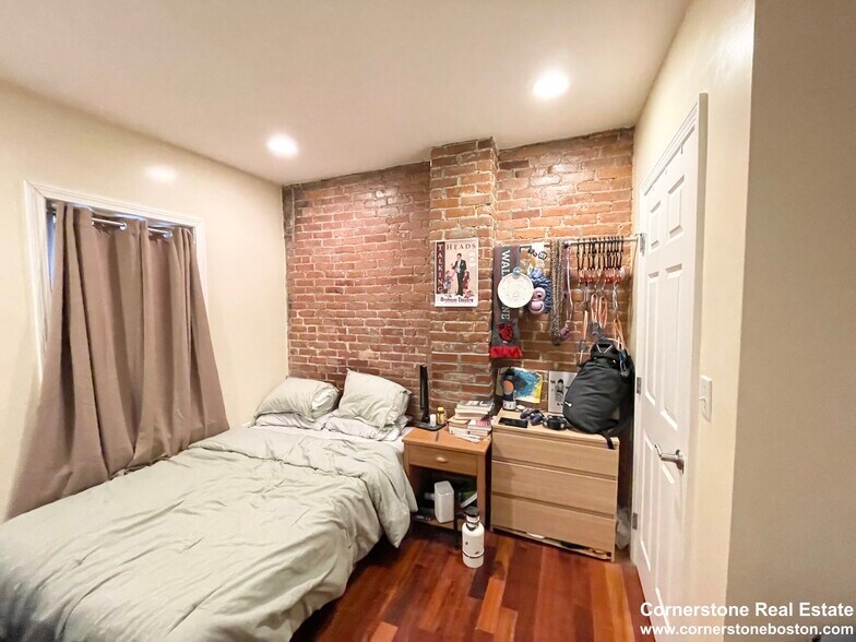 Building Photo - 9 Warwick St