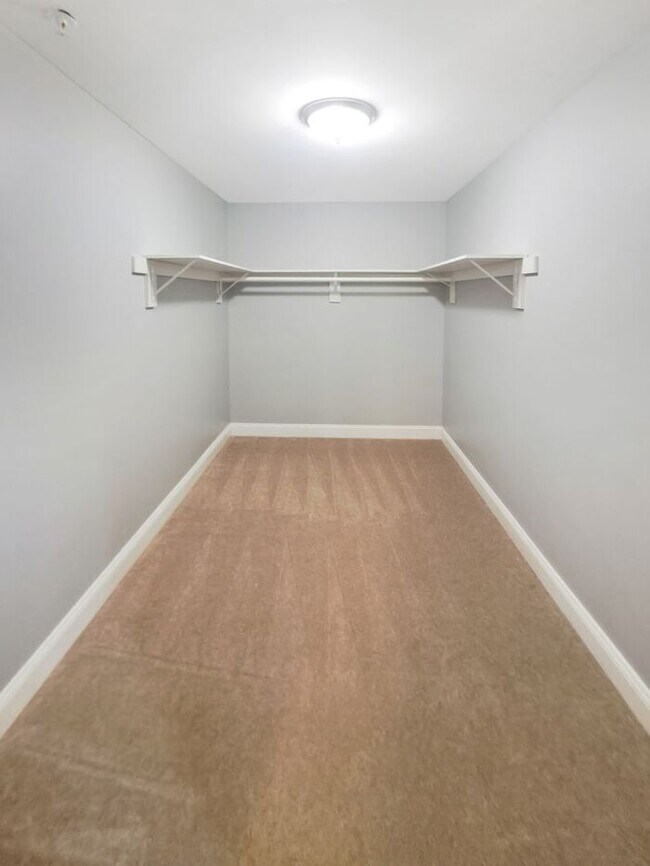 Building Photo - Amazing 4 Bedroom, 4 Bath SFH Corner Lot, ...