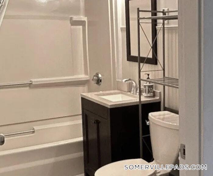 Building Photo - 14 Dow St