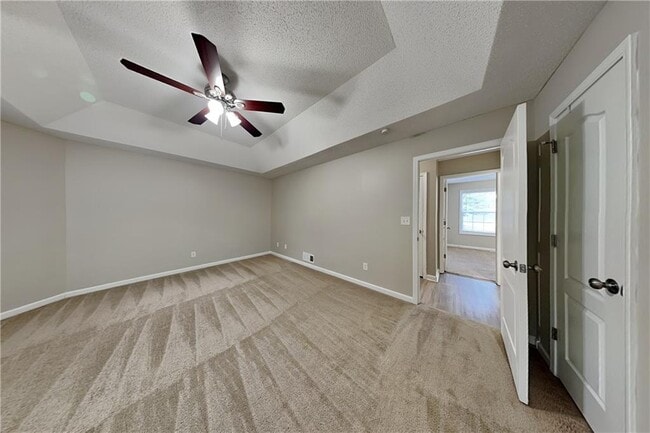 Building Photo - 132 Hickory View Ln