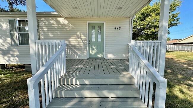 Building Photo - 413 Trist Pl