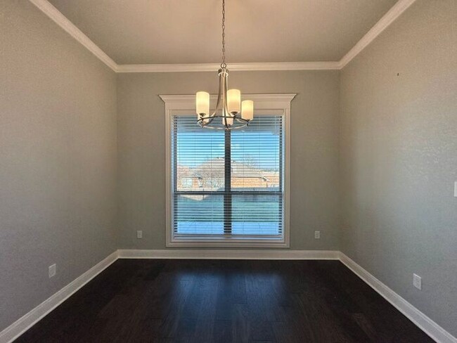 Building Photo - Tour Today! Stunning 3 Bed 2 Bath in South...