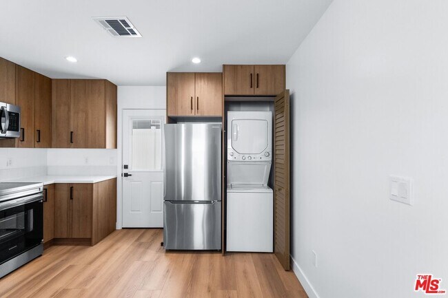 Building Photo - 1258 Mariposa St