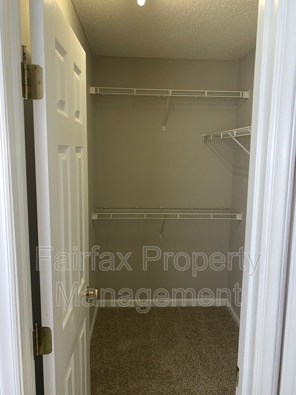 Building Photo - 2508 Lilymount Dr
