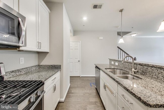 Building Photo - 645 Diamondback Dr