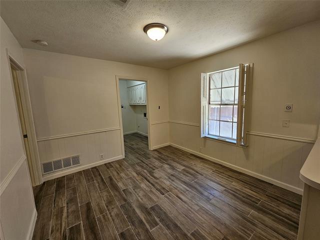 Building Photo - 2220 Eastwood Dr