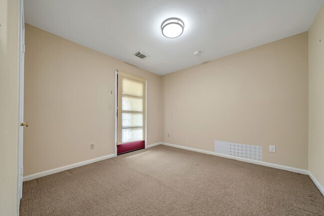 Building Photo - 10732 Briar Forest Dr