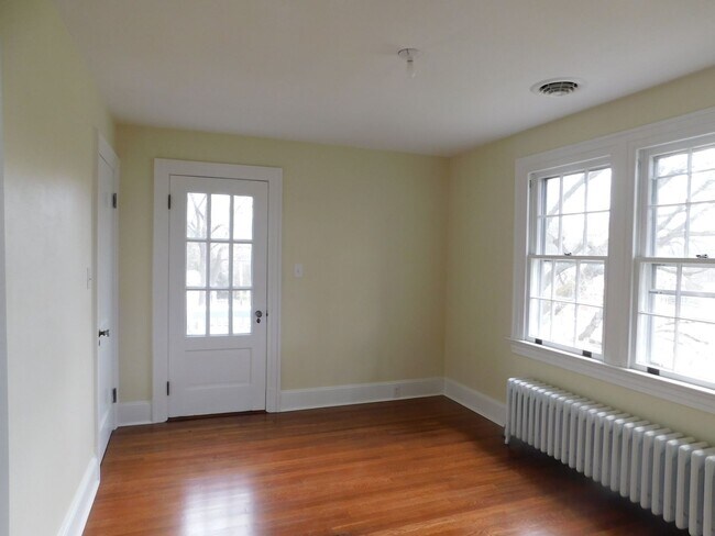 Building Photo - Fantastic mix of charm and updates!