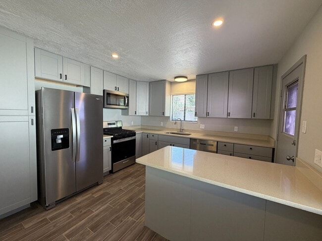 Building Photo - 3 Bedroom Single Story Home Available Near 12th St NW & Menaul Blvd NW!