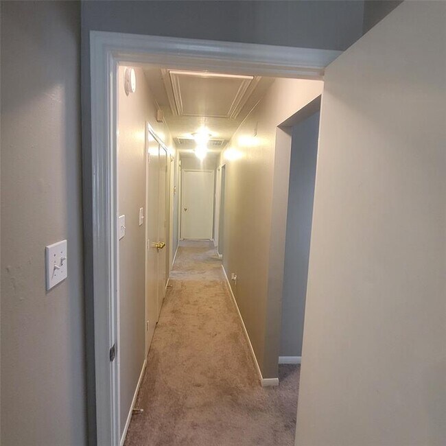 Building Photo - 1411 Hunter Ridge Ct