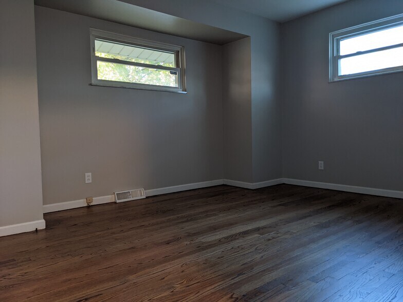 Building Photo - 2631 Kingston Ave
