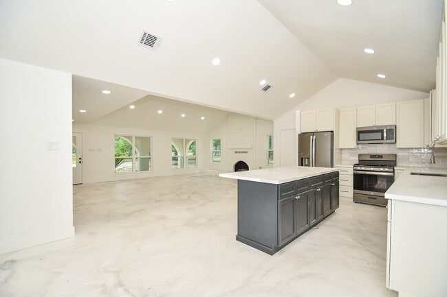 Building Photo - 6914 Evergreen St