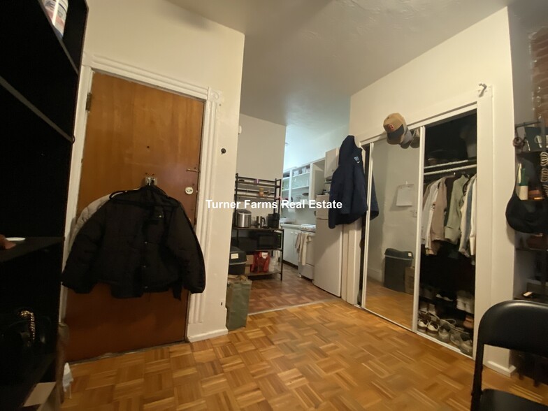 Primary Photo - 39 Anderson St
