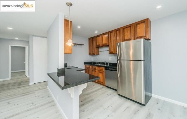 Primary Photo - 4099 Howe St