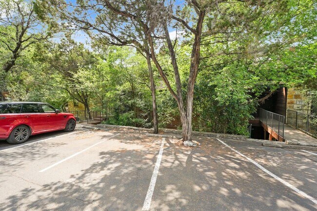 Building Photo - 4711 Spicewood Springs Rd