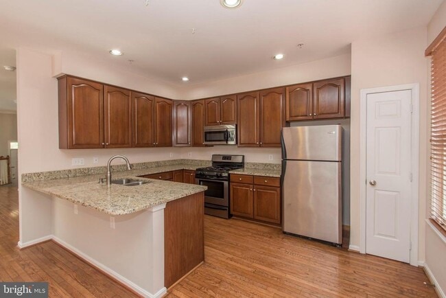 Building Photo - 117 Longpoint Way