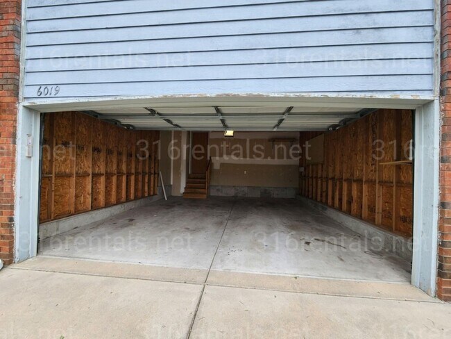 Building Photo - $1,650 - 3 bedroom / 1 bathroom - Single F...