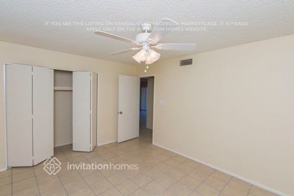 Building Photo - 1216 W Halstead Dr