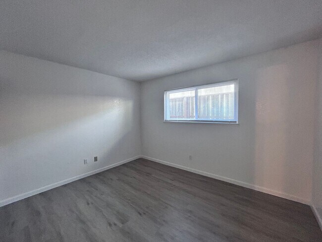 Building Photo - 6864-6866 Trovita Way