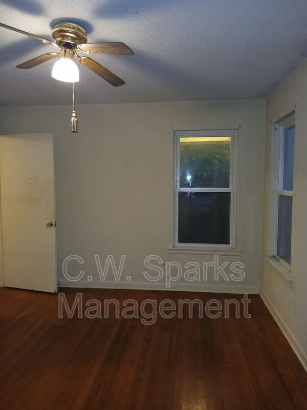 Building Photo - 3015 Avon St