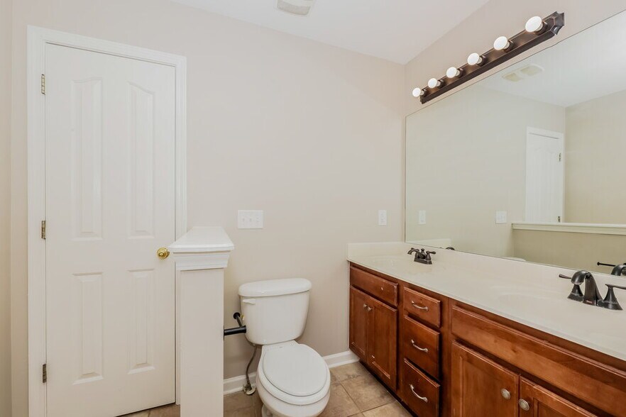 Building Photo - 3605 Jerry Anderson Dr