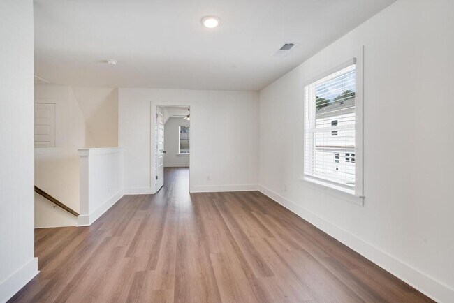 Building Photo - Primary bedroom on main level with bonus l...