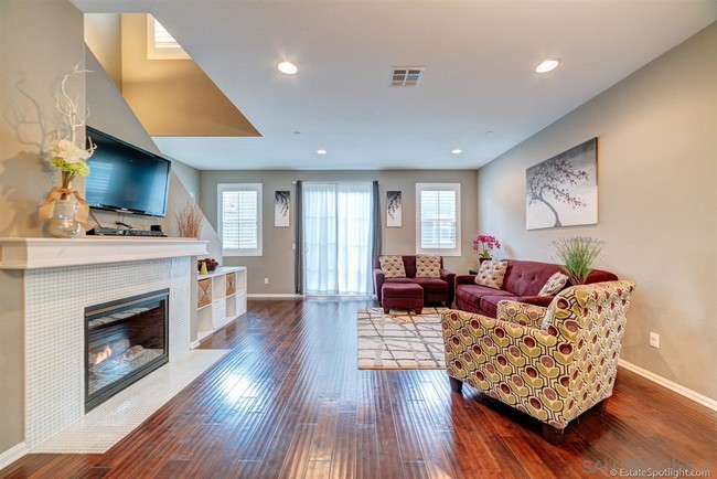 Building Photo - 1862 Hazel Ct