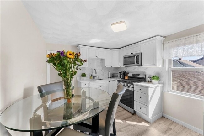 Building Photo - 49 Massasoit Ave