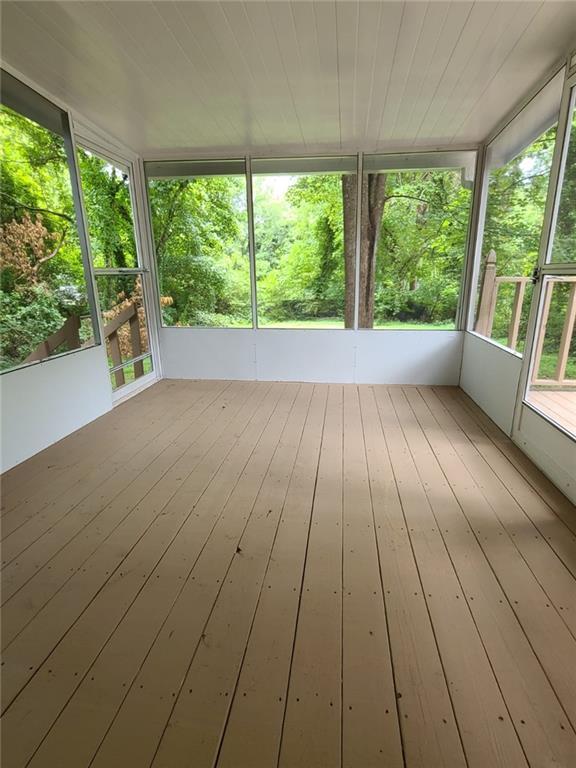 Building Photo - 1940 Meadow Ln