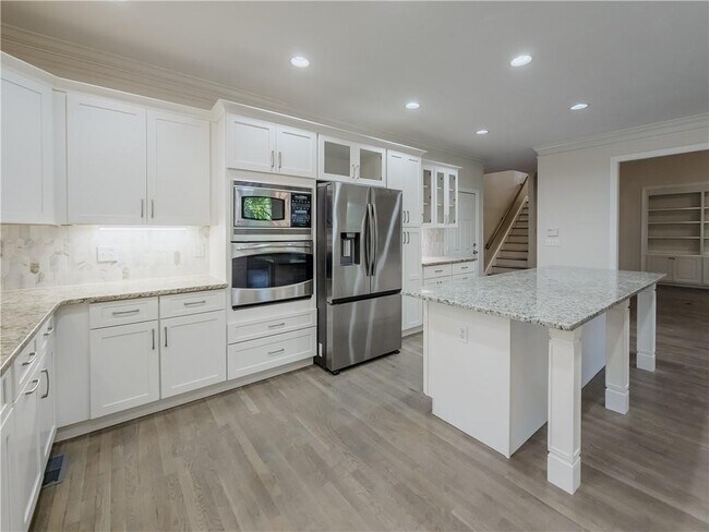 Building Photo - 7335 Craigleith Dr