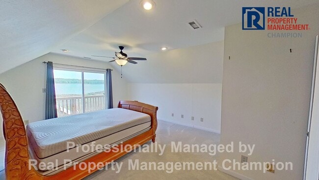 Building Photo - Charming Water Front Home with Private Dock