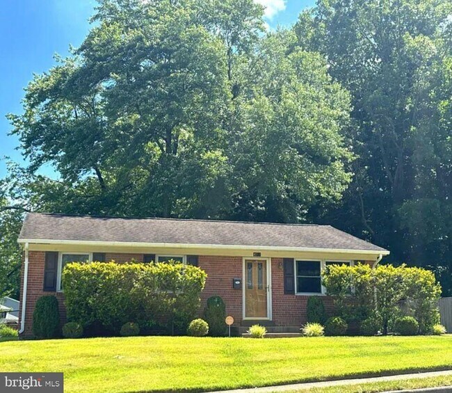 Building Photo - 4511 Eastlawn Ave