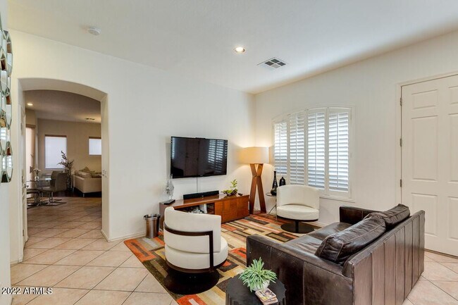 Building Photo - 2037 W Periwinkle Way