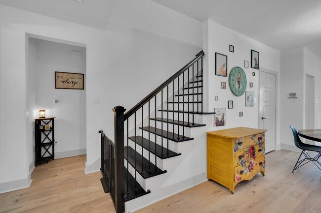 Building Photo - 10912 Rochelle Ct