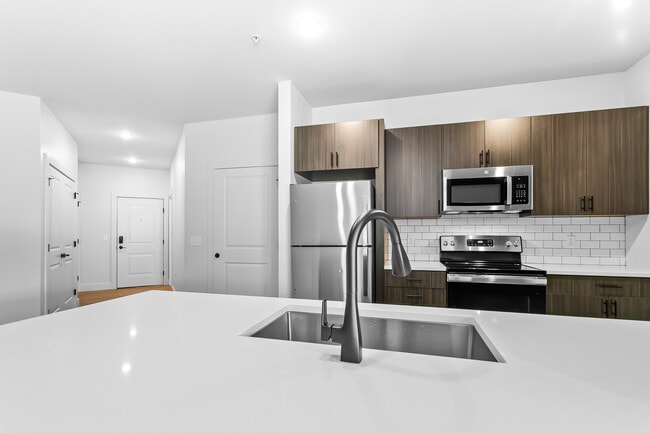 2BR, 2BA - The Olympia - 1,250SF - The Pike Apartments