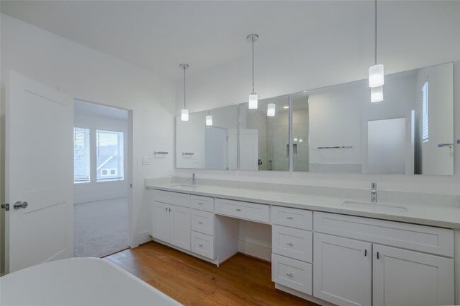 Building Photo - 7609 Victory Reserve St